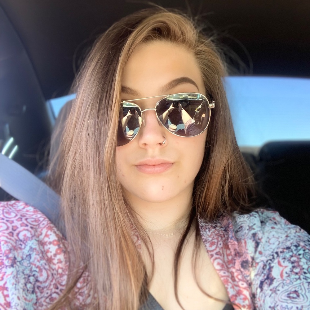 Meet your Posher, Crystal